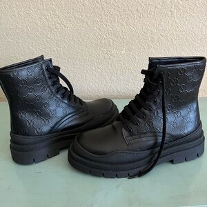 Mario Valentino IVANA Leather Lace Up LOGO LUG SOLE Combat Boots 40 New